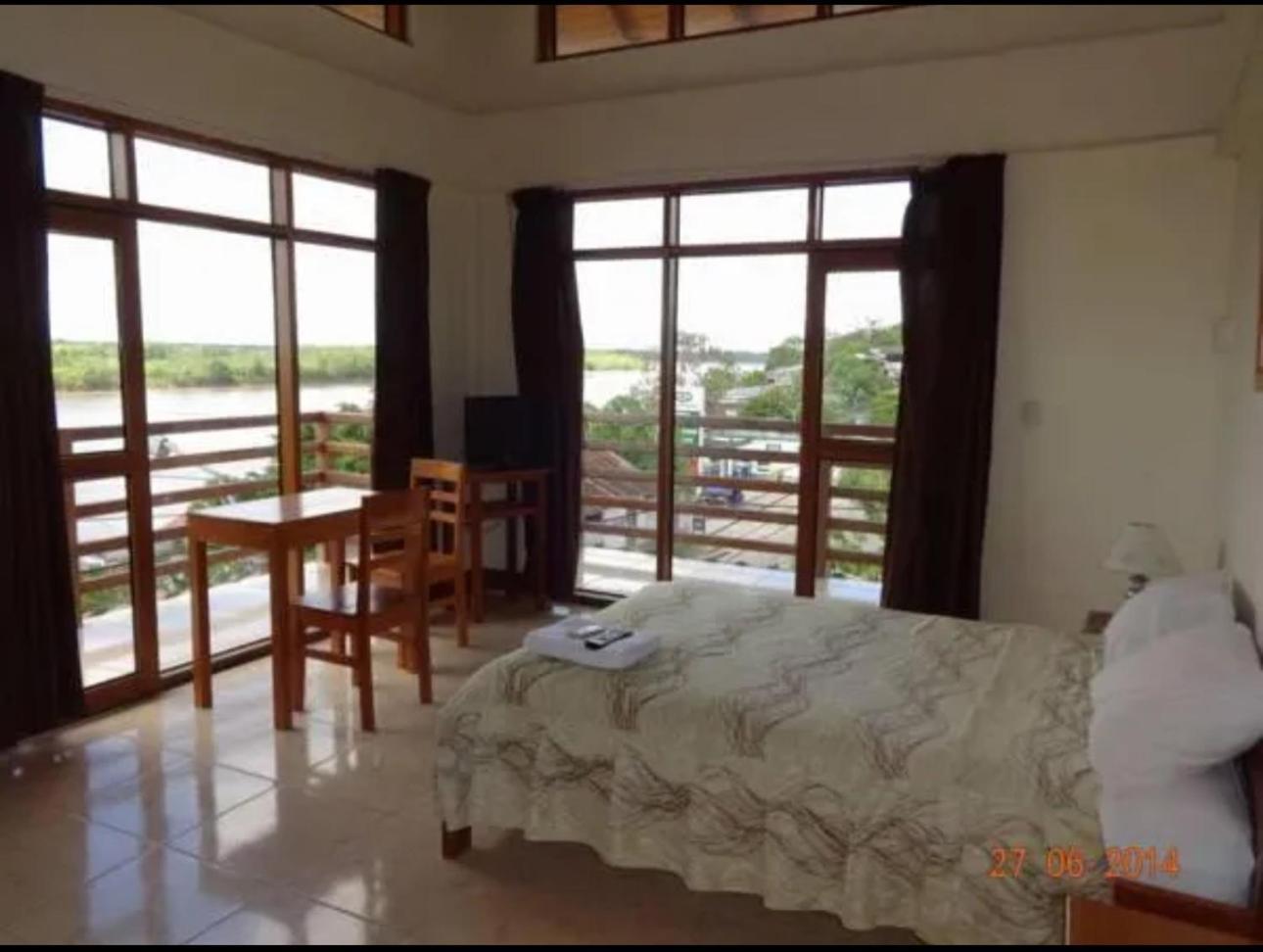 Hostal El Puerto Yurimaguas エクステリア 写真