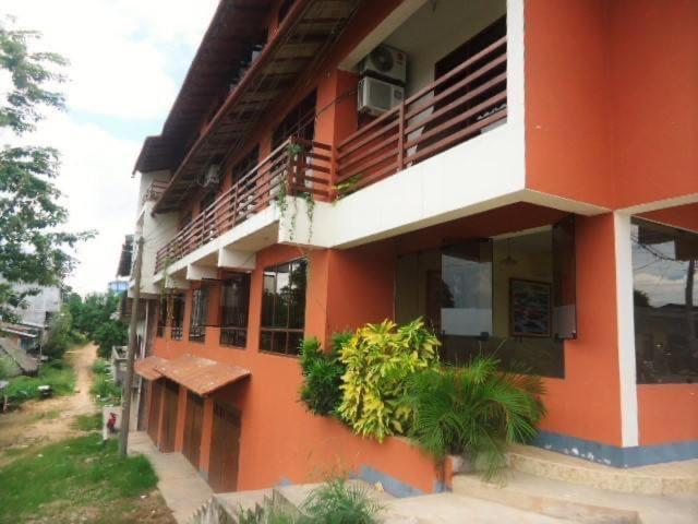 Hostal El Puerto Yurimaguas エクステリア 写真