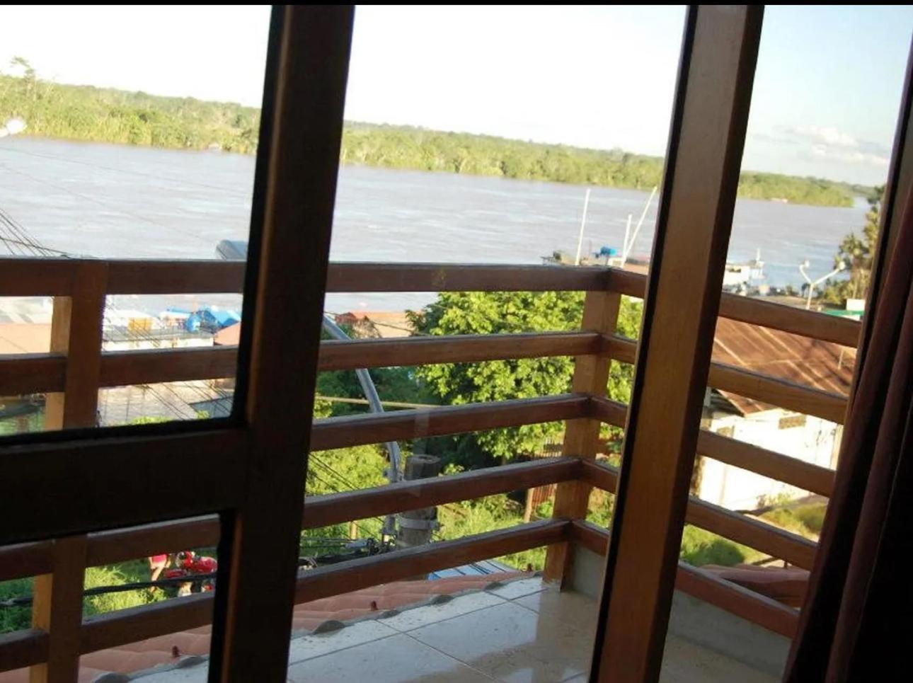 Hostal El Puerto Yurimaguas エクステリア 写真