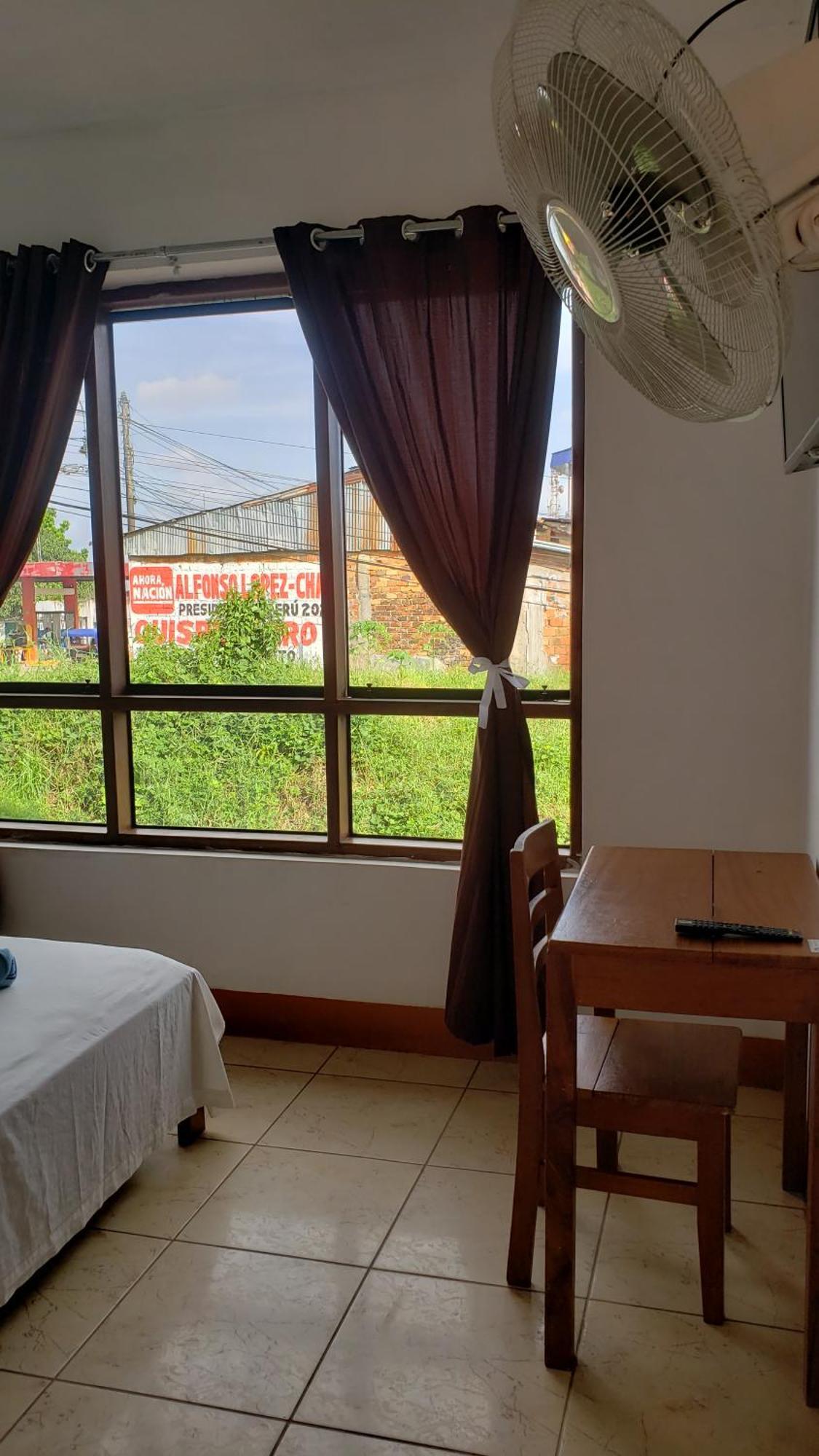 Hostal El Puerto Yurimaguas エクステリア 写真
