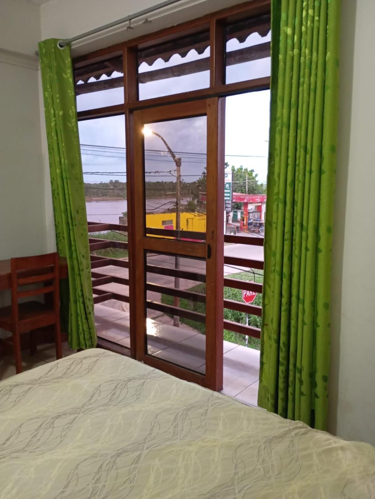 Hostal El Puerto Yurimaguas エクステリア 写真