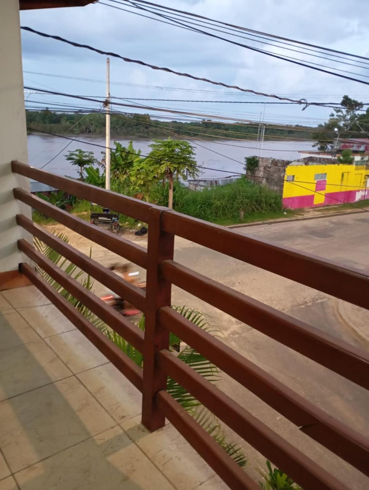 Hostal El Puerto Yurimaguas エクステリア 写真