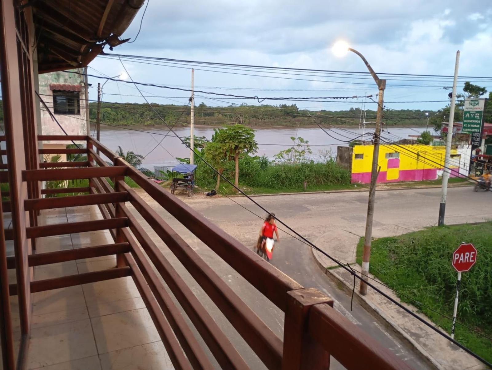 Hostal El Puerto Yurimaguas エクステリア 写真