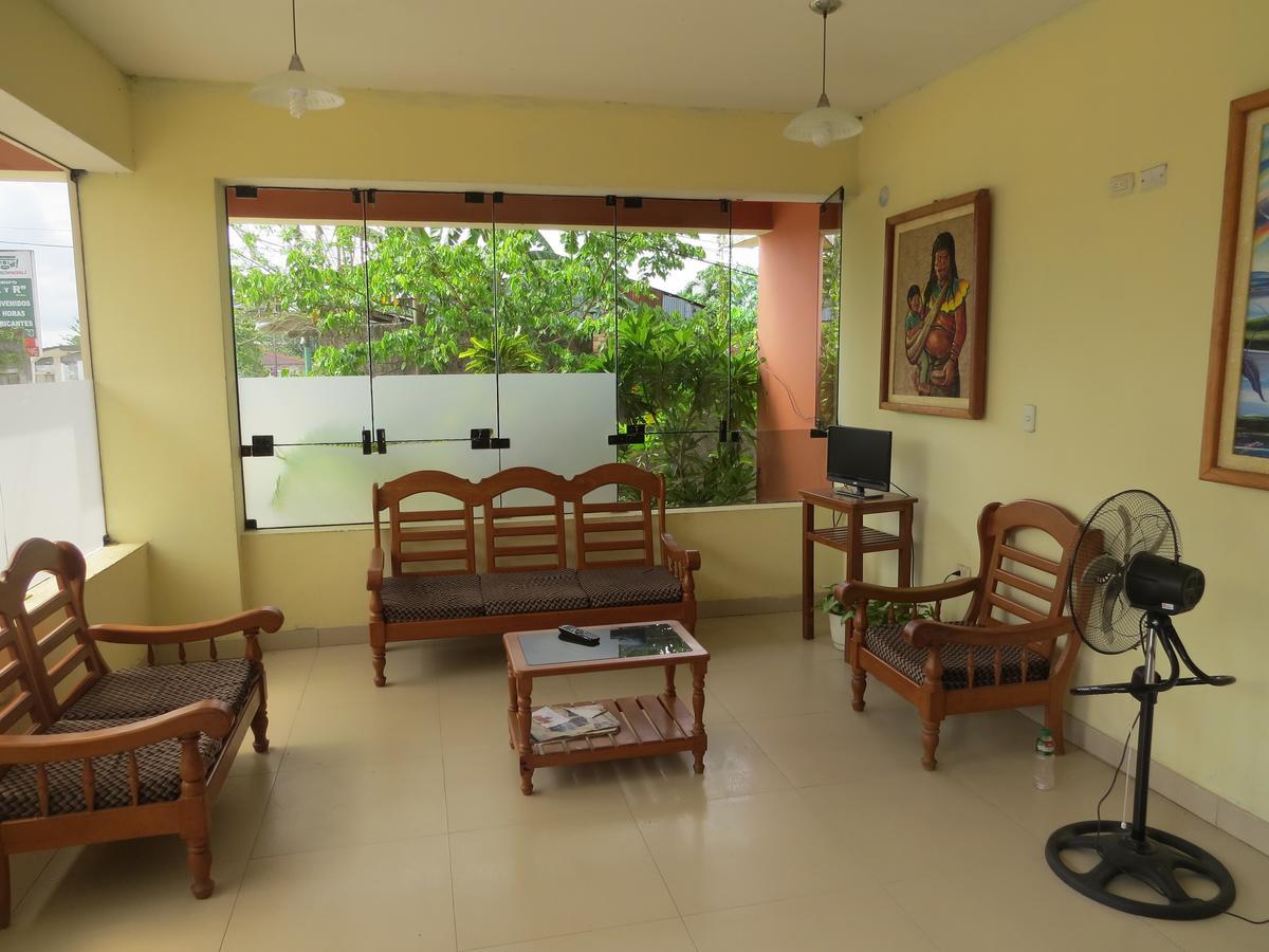 Hostal El Puerto Yurimaguas エクステリア 写真